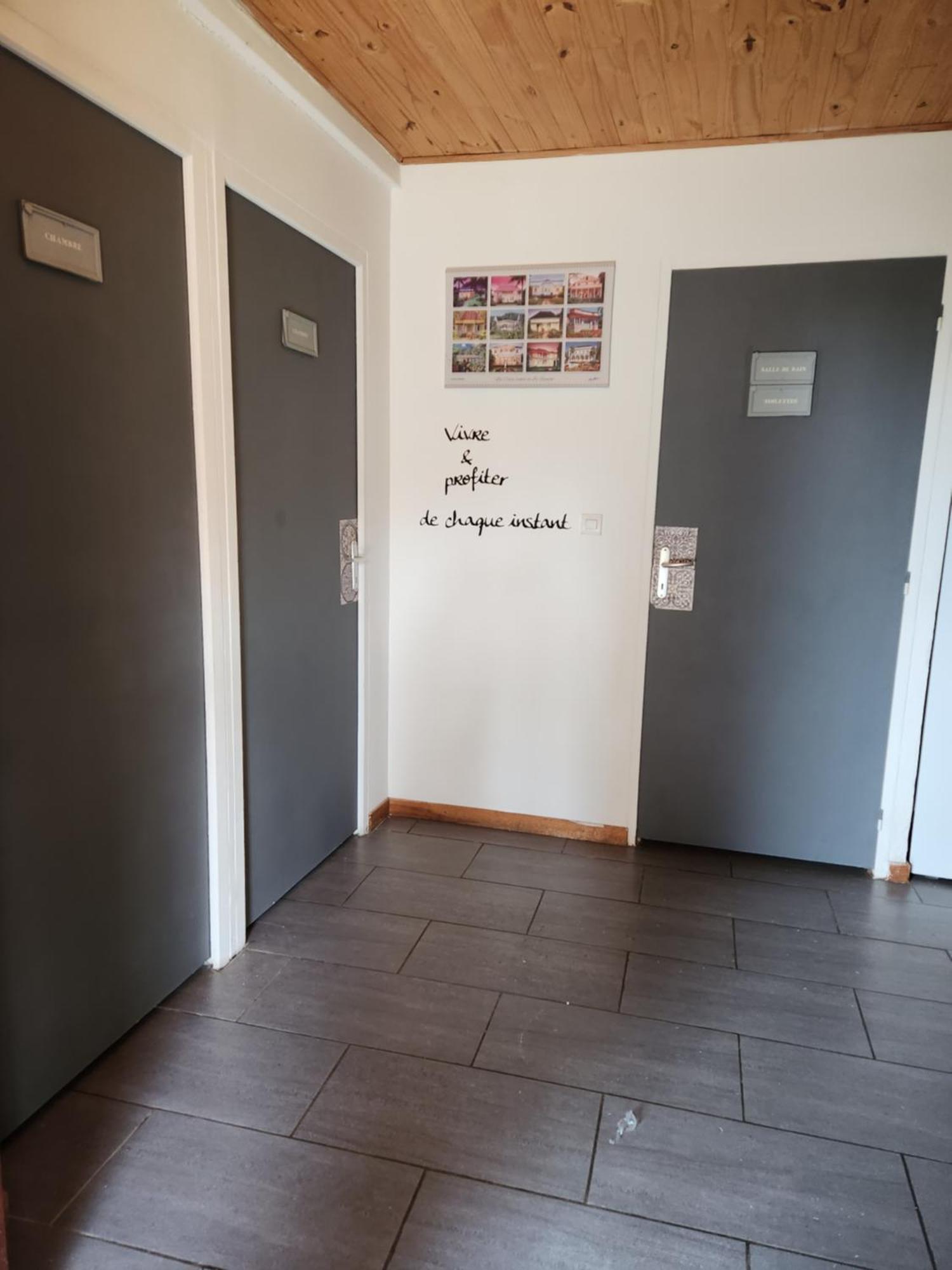 R'Marine439 Locations Saisonnieres Villa La Marine Room photo